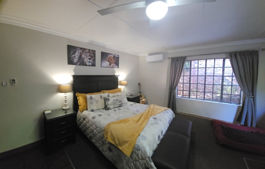 5 Bedroom Property for Sale in Langenhovenpark Free State